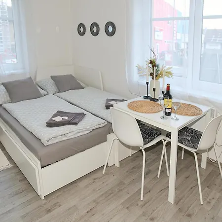 Apartmany Daros Dvur Kralove nad Labem Exterior photo