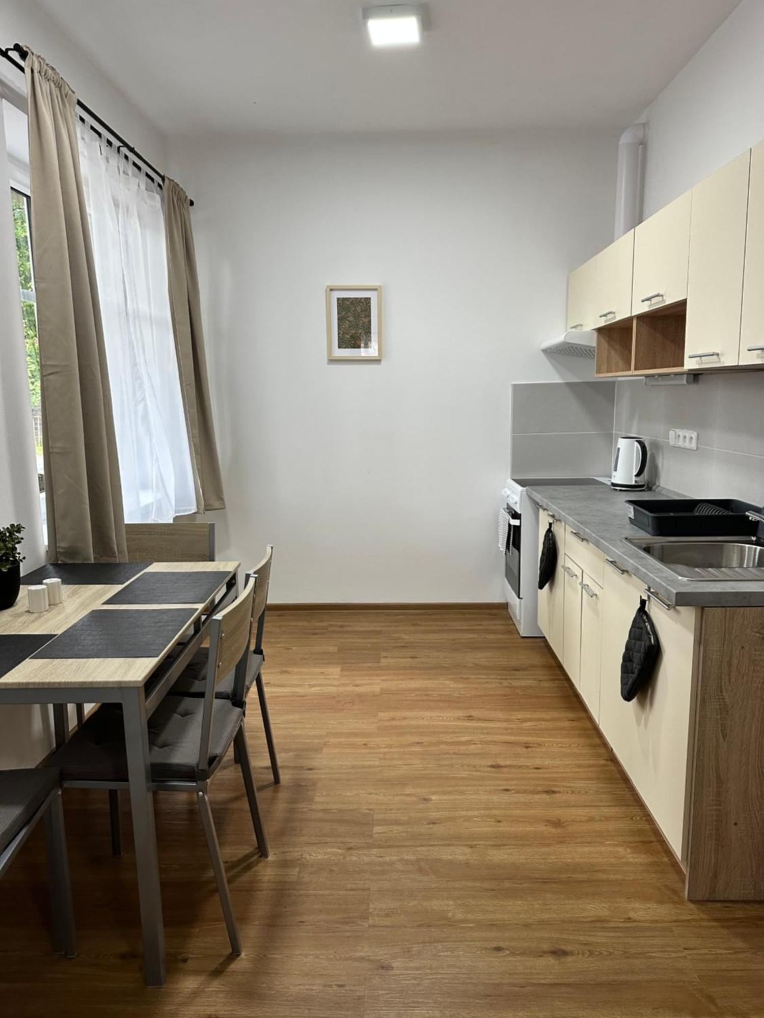Daros * Dvůr Králové nad Labem